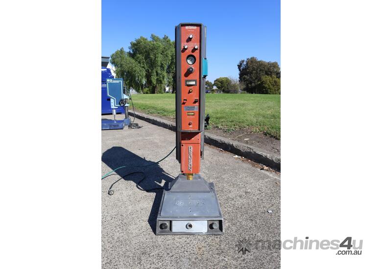 caption Plastic Ultrasonic Welder - Branson 8400