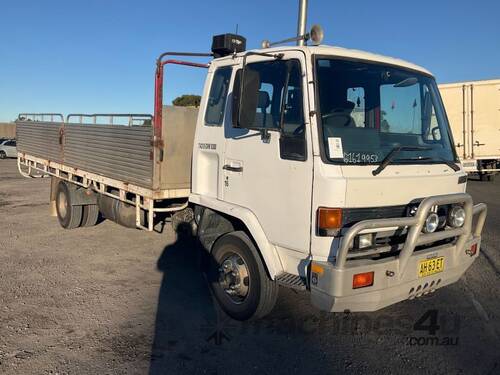 1990 Isuzu FSR500 LWB Table Top