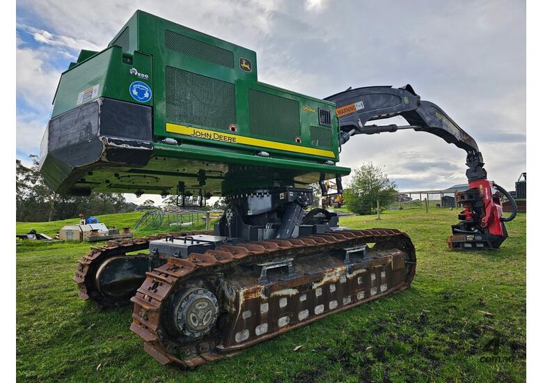 caption 2020 JOHN DEERE 959ML TILT BASE HARVESTER WITH SATCO 324 HEAD