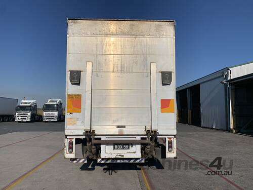 2003 Isuzu FVM   6x4 Curtainsider