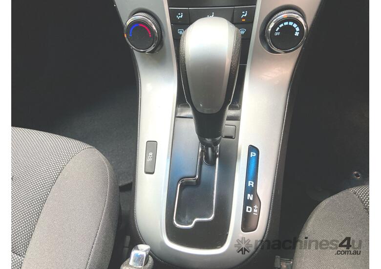 caption 2013 Holden Cruze CD Sedan Petrol (Auto)