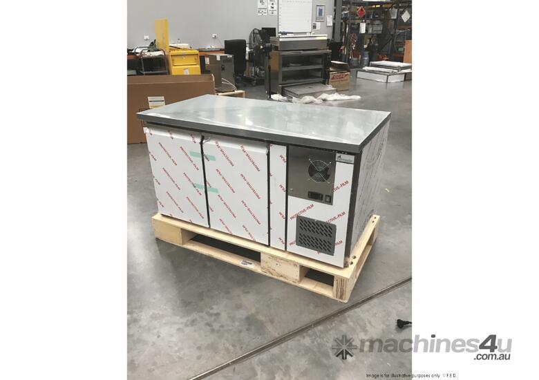 GN2100BT TROPICALISED 2 Door Gastronorm Bench Freezer