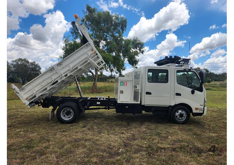 caption Hino 300 Series 816 Crew Automatic XLWB 4x2 Dualcab PTO Tipper Truck. Ex Council.
