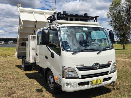 caption Hino 300 Series 816 Crew Automatic XLWB 4x2 Dualcab PTO Tipper Truck. Ex Council.