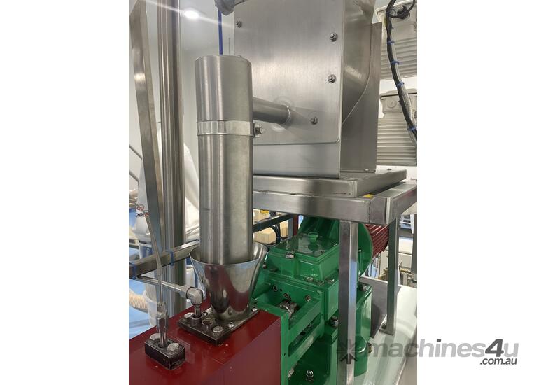 caption Twin Screw Extruder & Accessories