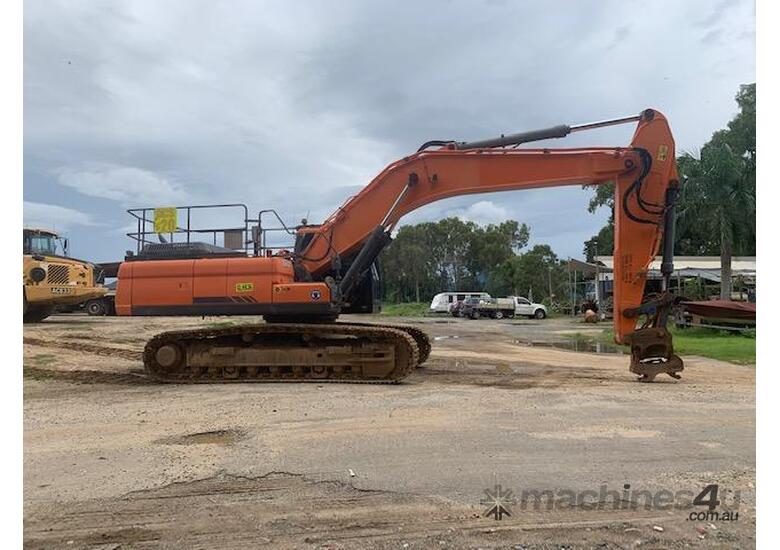 caption 2017 Doosan DX340LC