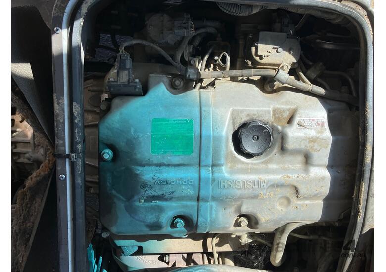 caption 2009 Mitsubishi Fuso BE600 Rosa Mini Bus