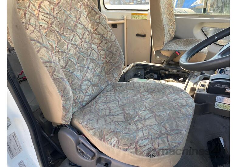 caption 2009 Mitsubishi Fuso BE600 Rosa Mini Bus