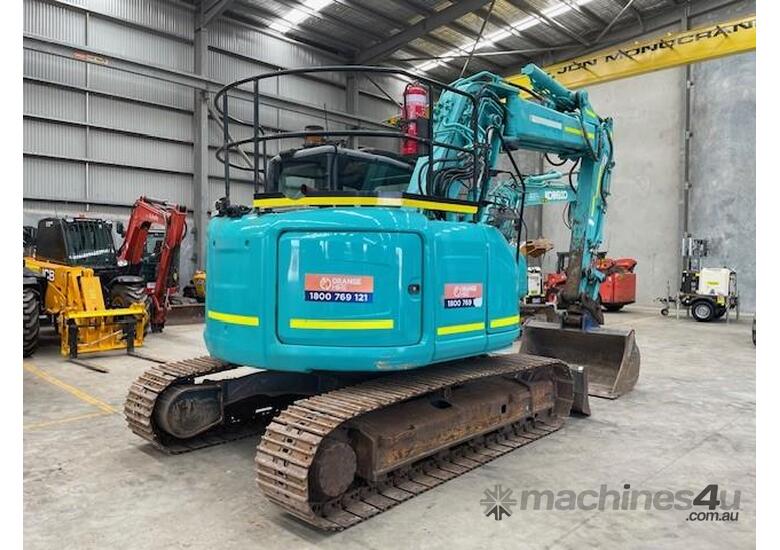 caption 2017 Kobelco Sk135sr-3