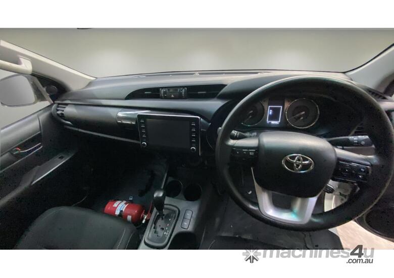 caption 2021 Toyota Hilux 4x4 SR Dual Cab T/Diesel (Auto)