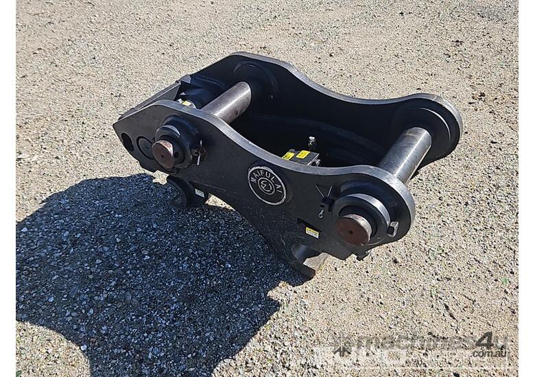 caption Unused QH to suit 13T Excavator
