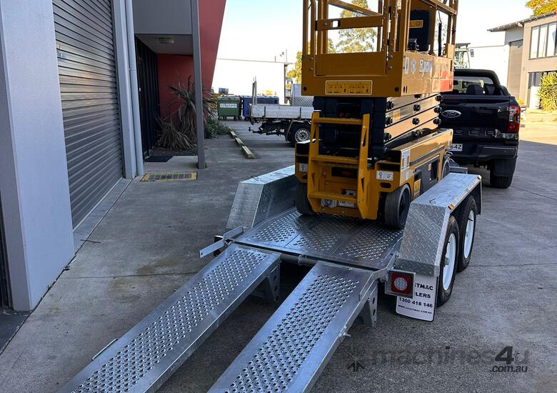 New 19ft Scissor Lift and Trailer Package image 4