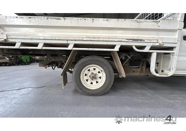 caption 2002 Toyota Hilux (4x2) Petrol Single Cab Ute (MY02)