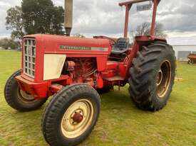 International 574 Tractor - picture0' - Click to enlarge