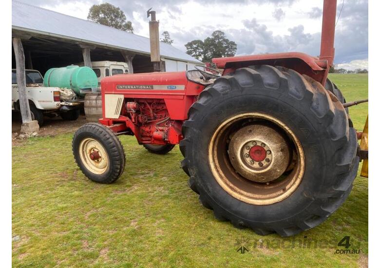 caption International 574 Tractor