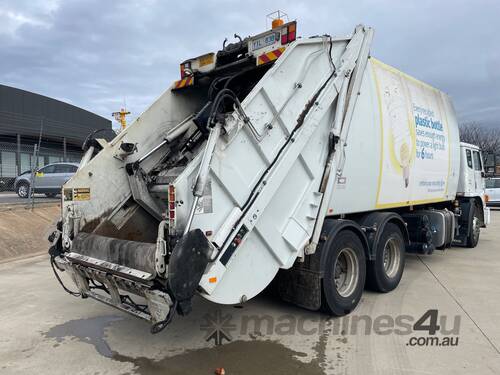 2013 Iveco ACCO 2350F Garbage Compactor (Rear Load)