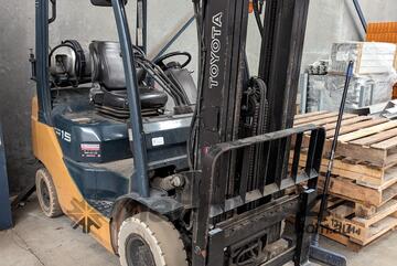 Toyota 2008 Counterbalance Forklift Model 32-8FG15 Very Low Hours, Reliable and Well-Maintained