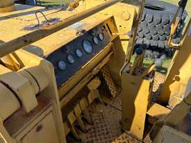 Case 1150 Crawler Loader - picture1' - Click to enlarge