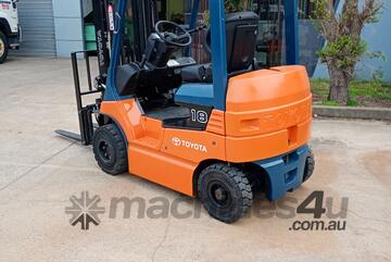 Toyota 4 Wheel Counter Balance Forklift Model 7FB18 lift cap 1.8t lift height 4.3m container mast