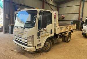Isuzu 2014   NLR200