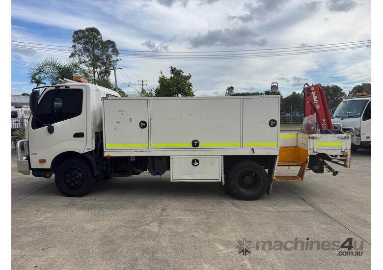 2017 HINO 300 921 PB97