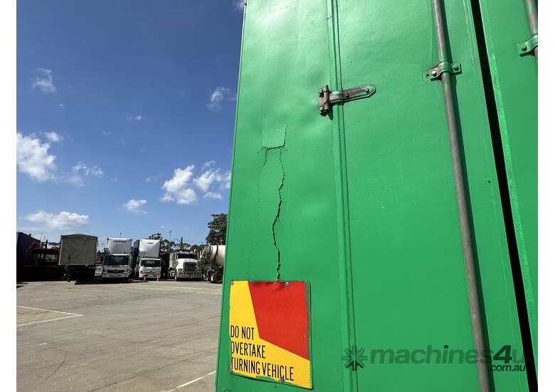 2006 Isuzu FVD950 4x2 Glass A Frame Curtainsider