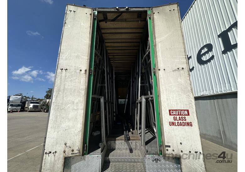 2006 Isuzu FVD950 4x2 Glass A Frame Curtainsider