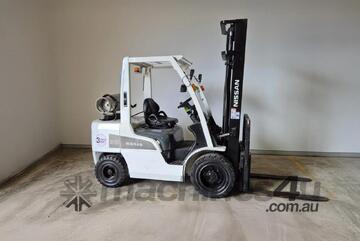 Nissan UG1F2A35DU IC Truck - 3.5 tonne