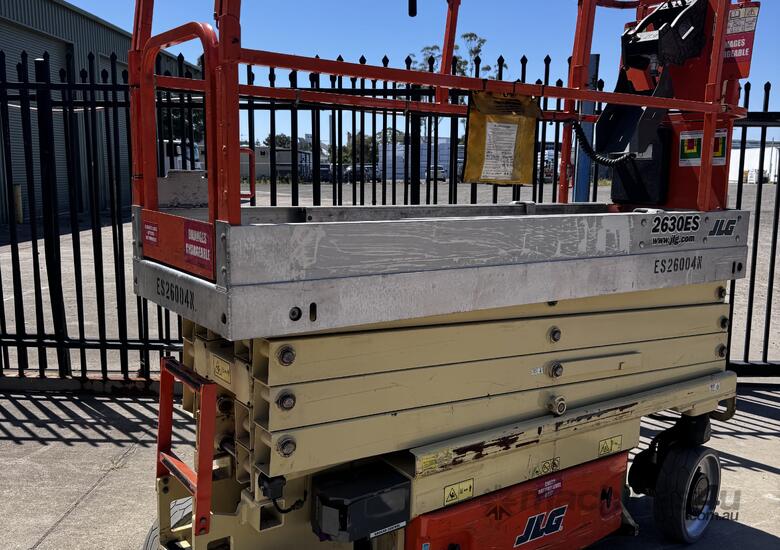2015 Used JLG 26 ft Narrow Electric Scissor Lift