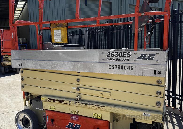 2015 Used JLG 26 ft Narrow Electric Scissor Lift image 2