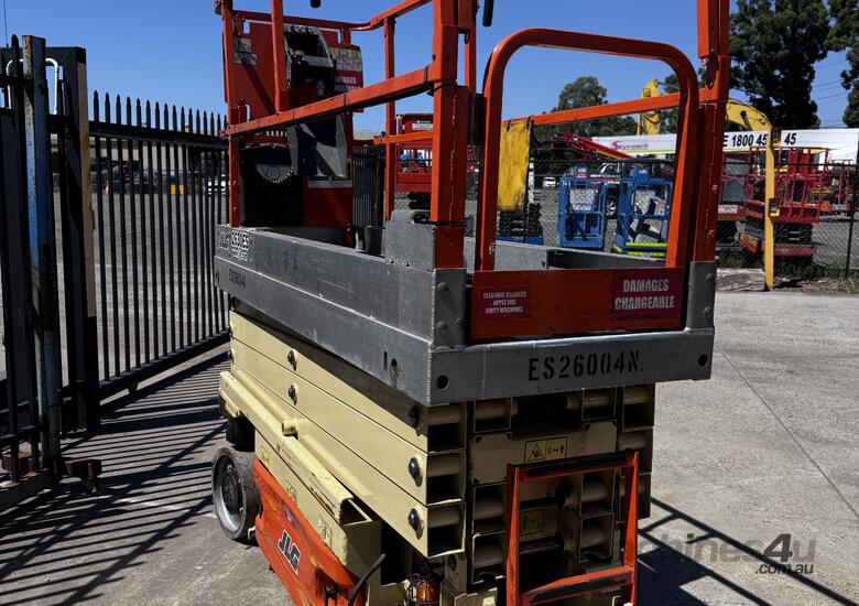 2015 Used JLG 26 ft Narrow Electric Scissor Lift image 4