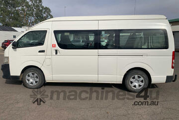 Toyota 2011   Hiace Bus