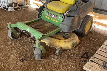 John Deere Z445 zero turn mower