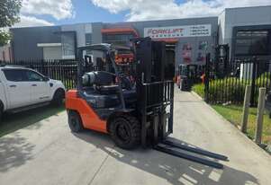 Toyota Forklift 3T Container with Tyne Positioners (Unit#:U1011)