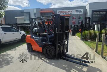 Toyota Forklift 3T Container with Tyne Positioners (Unit#:U1011)