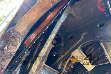 Caterpillar E200B Excavator (Steel Tracked)