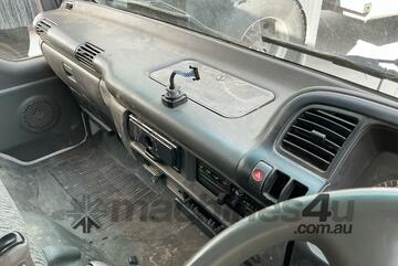 Isuzu 1999   NPR 300