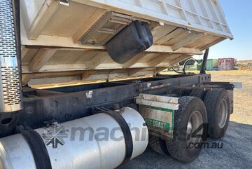 2012 Freightliner FLX 6x4 Side Tipper