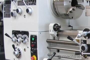 Taiwanese Centre Lathe, 560x2000mm Turning Capacity, 104mm Bore