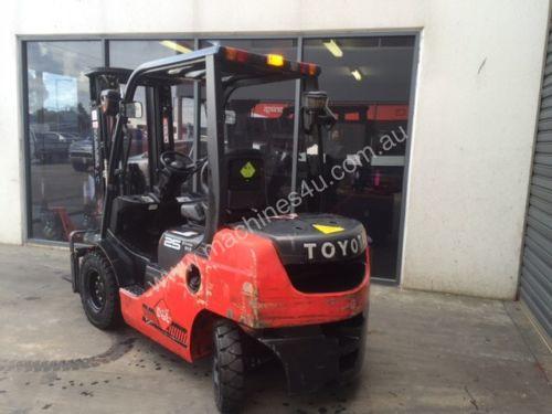 caption Used Toyota 8FD25 diesel forklift for sale
