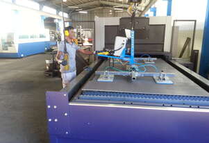 VACLIFT - Vacuum lifter for loading laser