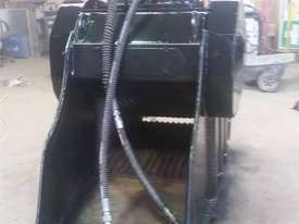 MB 70.2 Crusher Bucket - picture0' - Click to enlarge