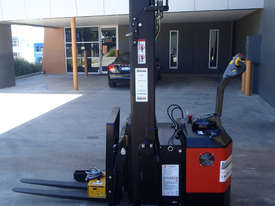 New Walkie Reach Stacker - picture0' - Click to enlarge