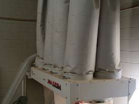 Used dust extractor - picture0' - Click to enlarge
