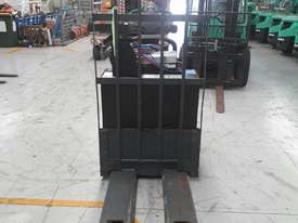 Mitsubishi PWR30 electric pallet mover - picture0' - Click to enlarge