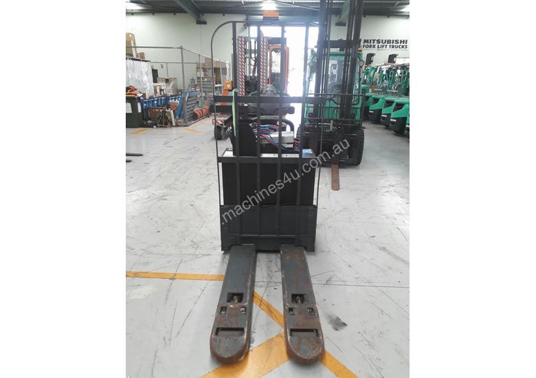 caption Mitsubishi PWR30 electric pallet mover