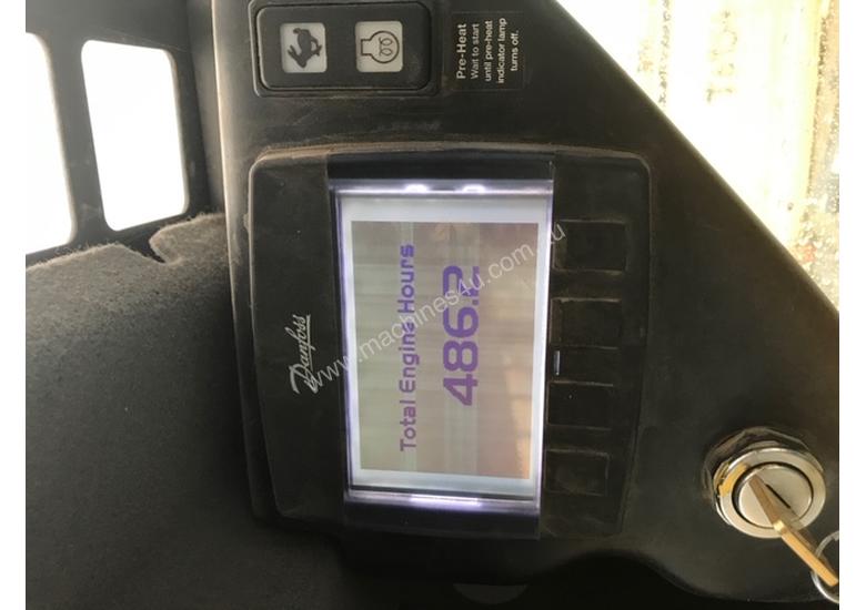 caption 2016 Terex R265 Positrack loader