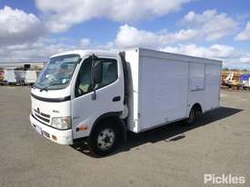 2008 Hino 300 series - picture2' - Click to enlarge