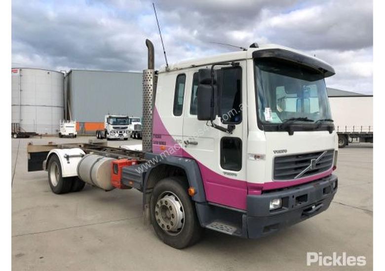 caption 2001 Volvo FL6E