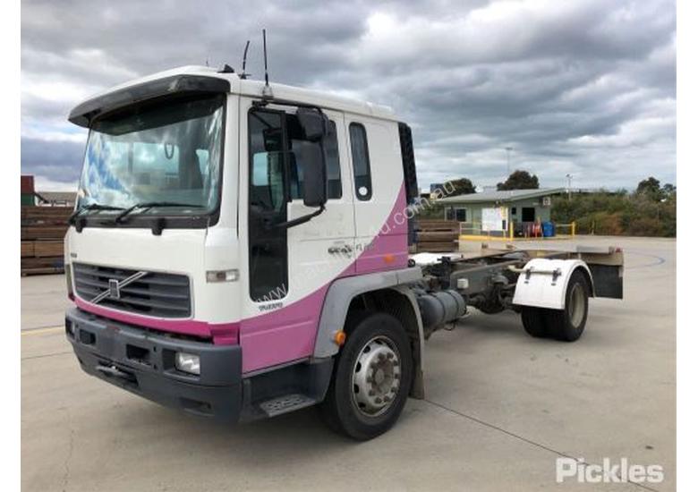 caption 2001 Volvo FL6E